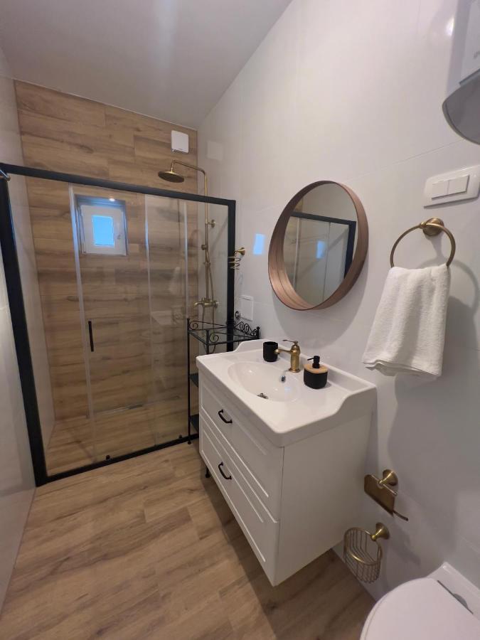 Romana - Free Private Parking Apartma